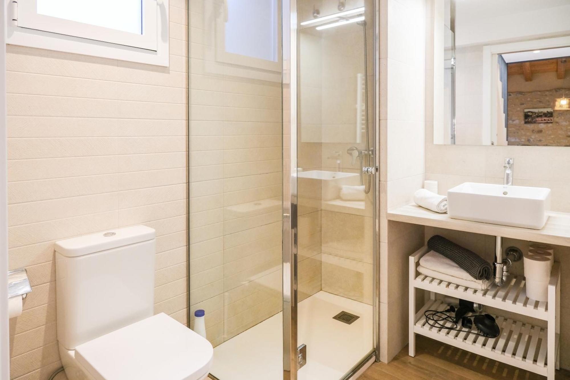 Ganganell Atic Apartamento Con Terraza En Besalú Buitenkant foto